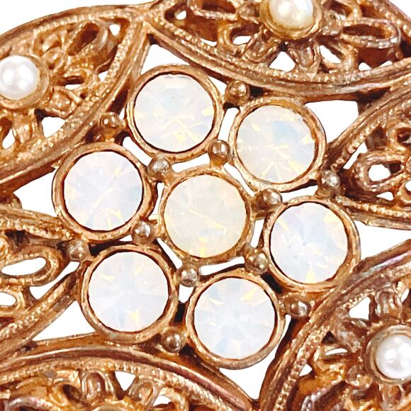 Signed Sarah Coventry Mid Century Gold Tone Brooch Faux Pearls Opal Glass Ornate - Picture 3 of 9